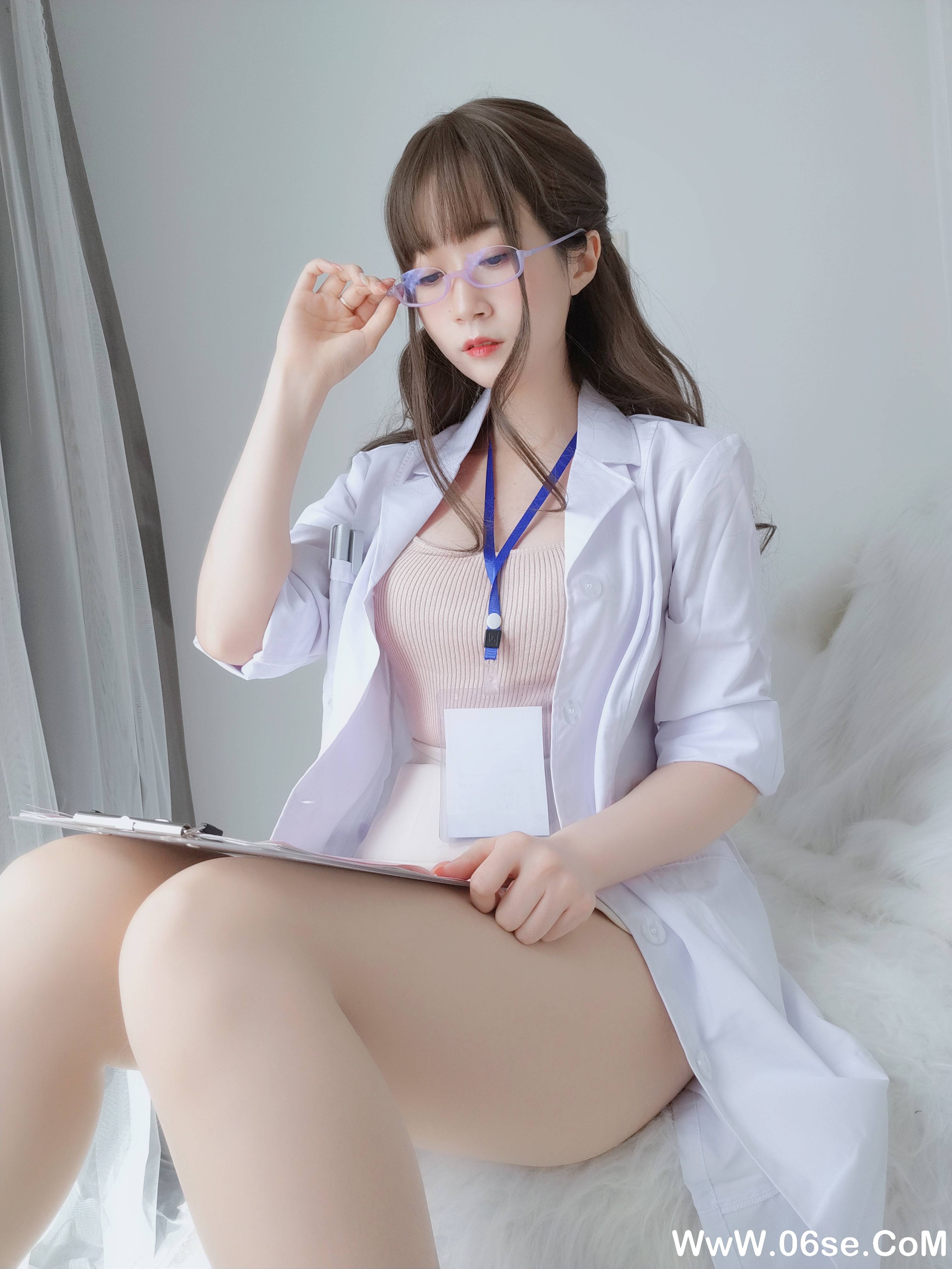 图片[87]-Coser小姐姐白银 NO.060 – 私人医生[159P+6V1.03G]-六色网
