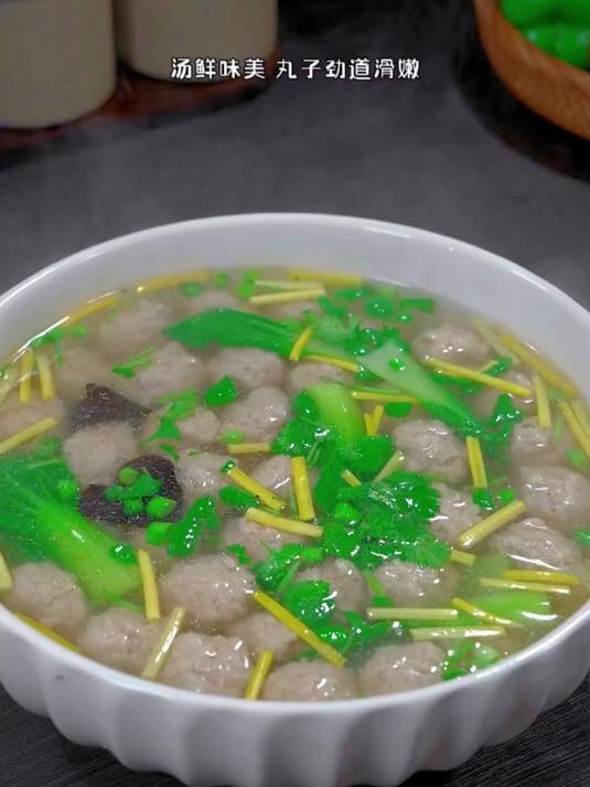 小时候最爱的生汆丸子汤,鲜美汤底,丸子滑嫩无比