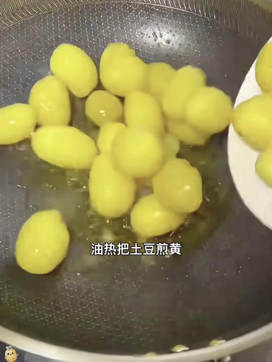 神秘恩施产出小土豆,黄心粉糯香气浓,清蒸品尝本真味