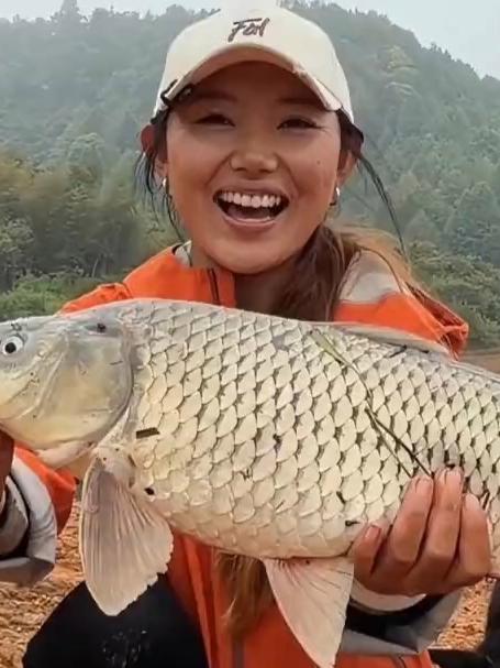 男女组合荒野巨物挑战赛19天晋级前三。