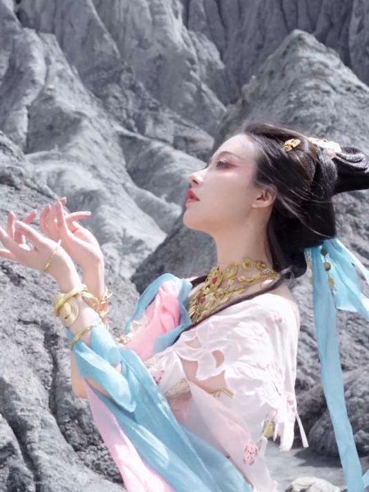 敦煌风神仙来了～背后的光圈是什么呢