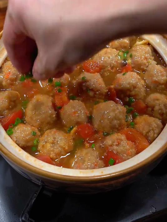 番茄莲藕肉丸汤，鲜香美味，Q弹爽滑