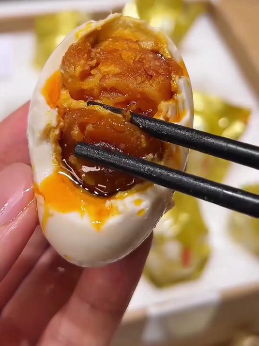 吃蛋要吃爽,双黄烤海鸭蛋双倍满足?