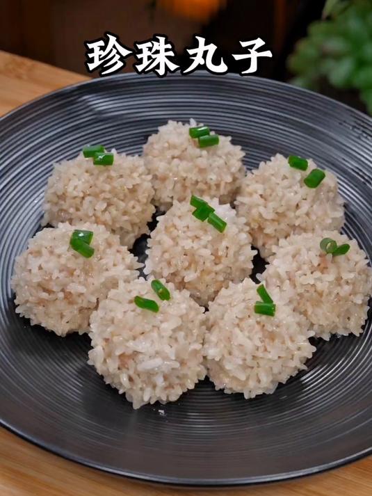 这是小朋友们非常喜欢吃的珍珠丸子