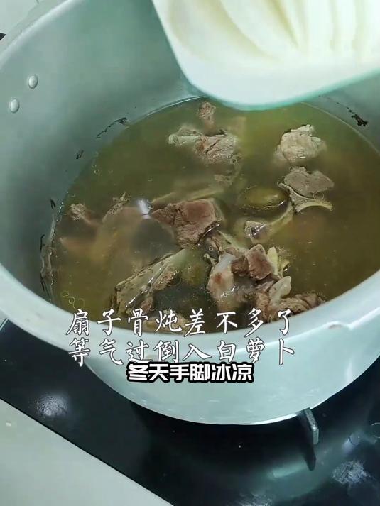 浊驱猪蹄墨鱼汤:抵御体内浊物,代谢缓慢堆积全消