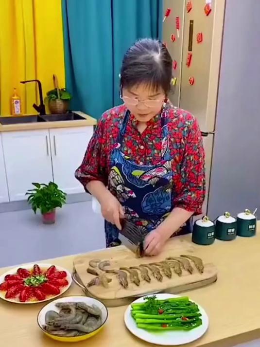 解放双手!剥虾壳去虾线神器,秒变厨房大厨