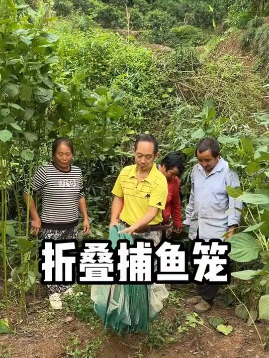 抓鱼抓虾就用这种折叠鱼网,轻轻一抛,等上两三个小时,鱼获满满