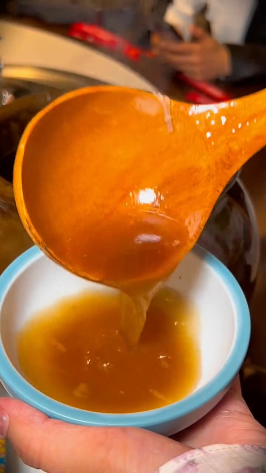 瓦罐煨汤制作过程?主派瓦罐煨汤,主派瓦罐汤,滋补养生,煨汤炉,瓦罐煨汤炉设备厂家