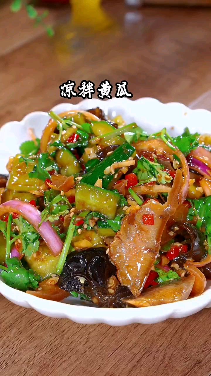 凉拌黄瓜酸辣爽口,好吃到停不下来