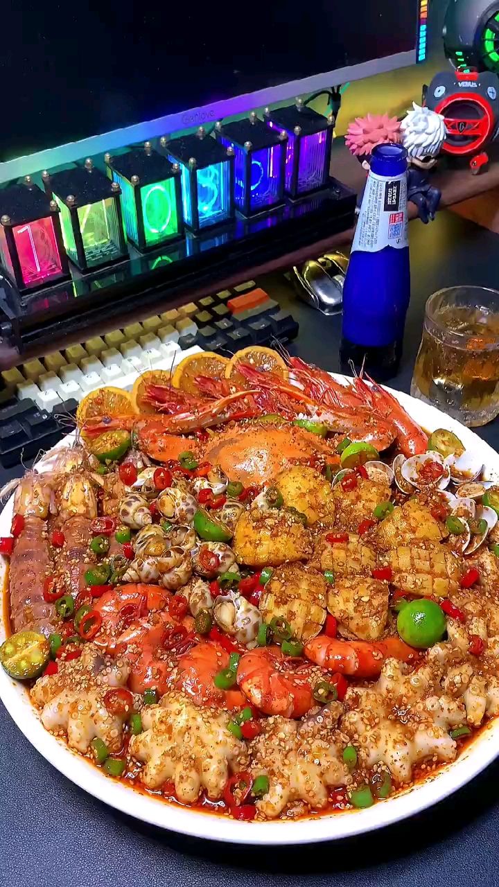 捞汁小海鲜配肠旺粉 重口天花板 宵夜绝了