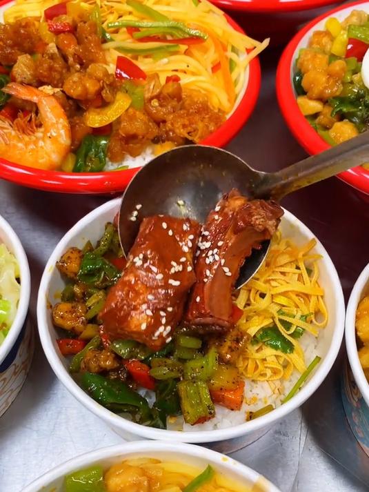 茶香鸡米饭,9种口味,十多种经典菜品,满满一大碗,1分钟出餐
