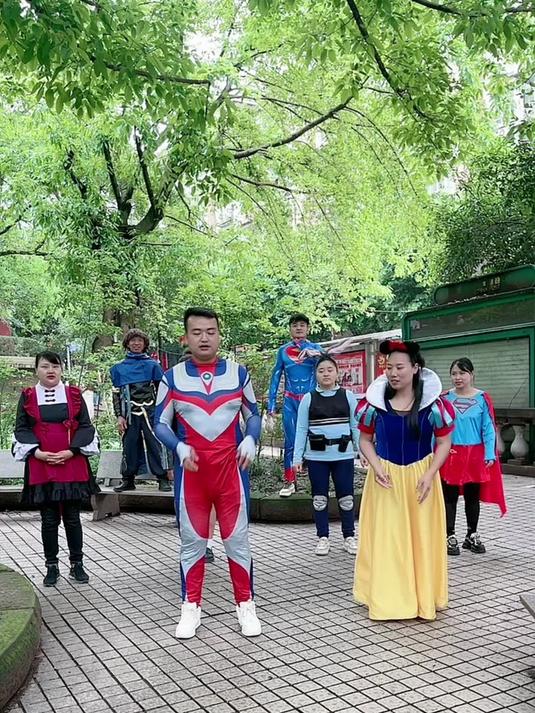 #AIGC抽象搞笑剧场#母鸡咯咯哒……搞笑日常#春节宅家娱乐指南#