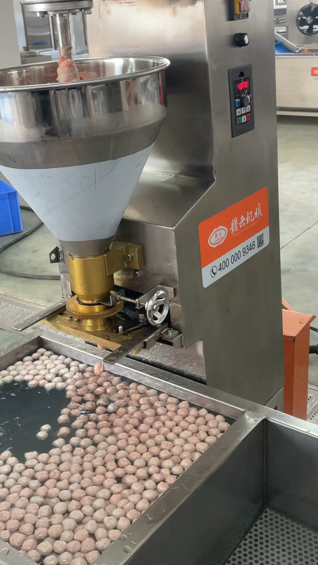 赣云小型肉丸成型机,经济实惠款,制作猪肉丸,鱼丸,牛肉丸常用机器,肉丸加工门店。