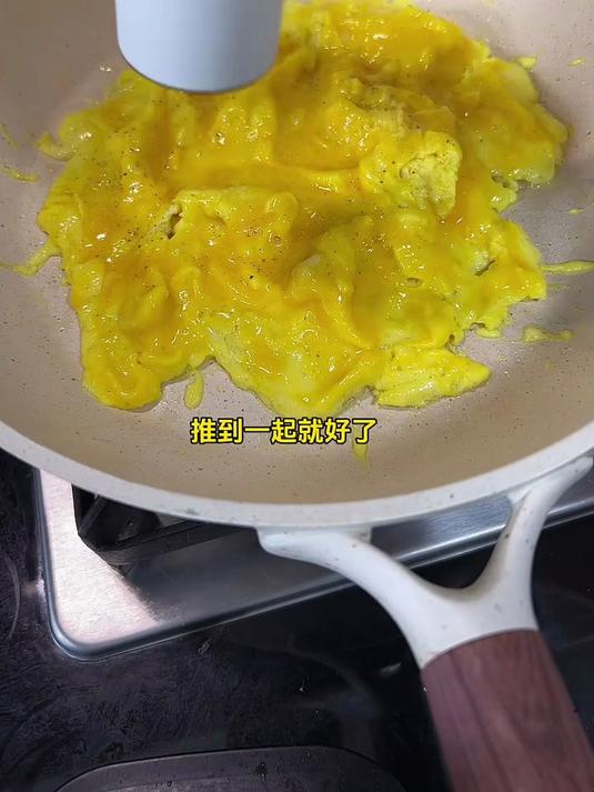 妈妈牌的快手早餐，今天是孩子们喜欢的搭配，开启元气满满的一天