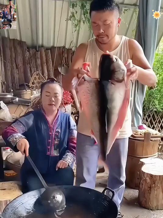 我们农村都吃这种自榨的纯菜籽油它比普通的油香太多了