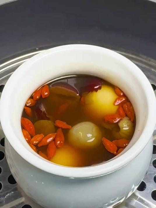 这碗当归桂圆红枣鸡蛋汤真的太绝了!8 颗红枣喝出好气色