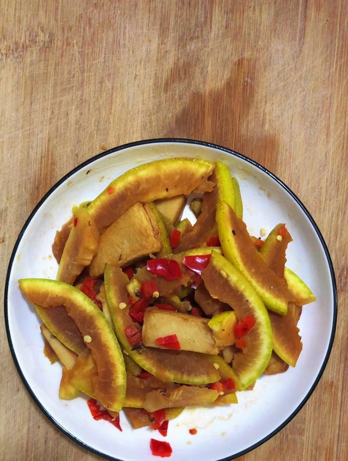柚子皮怎样做好吃又简单,分享一道柚子皮炒鱼豆腐