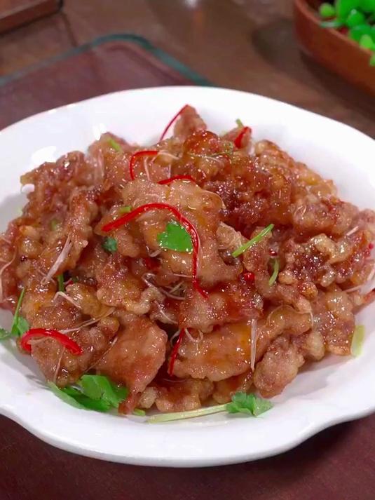 在东北菜馆桌桌必点的锅包肉，外酥里嫩、酸甜不腻