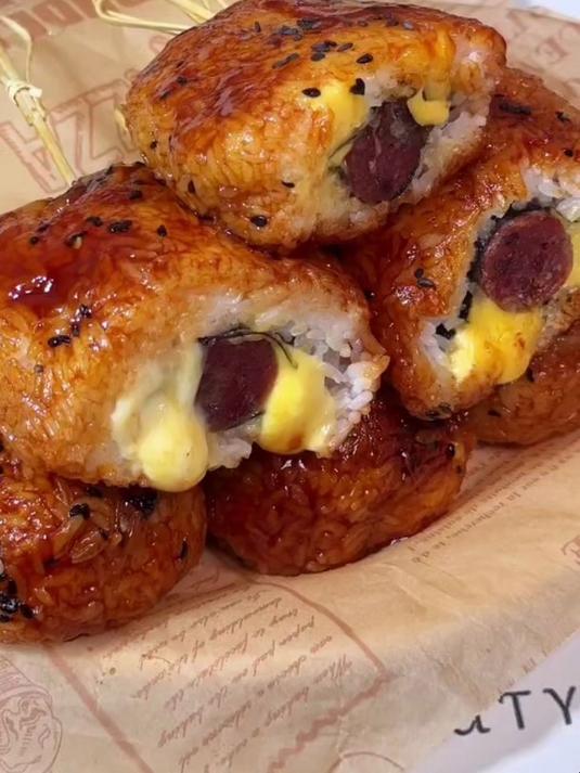 照烧芝士玫瑰腊肠饭团,一口爆汁,巨好吃