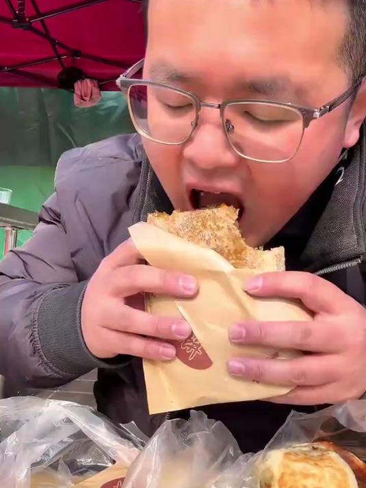 菜煎饼、煎包、还有大叔太热情了！