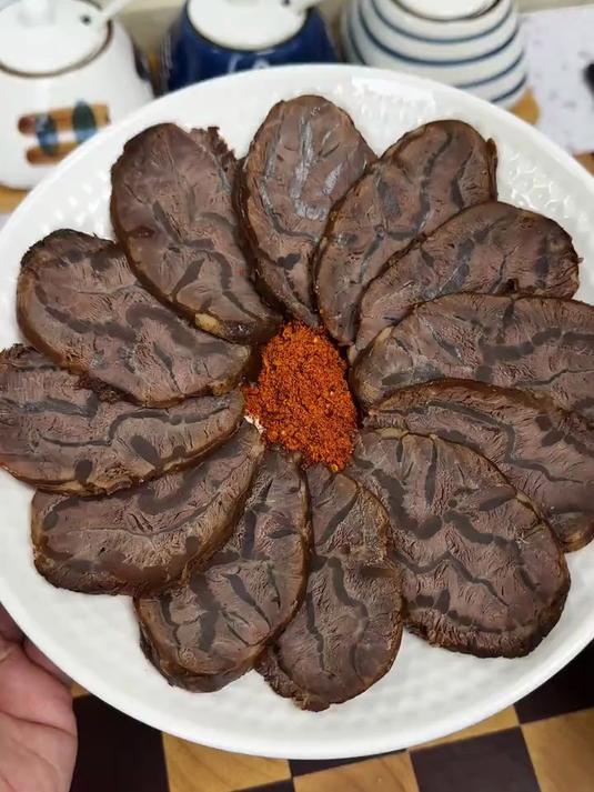 今天又卤了一锅牛肉，卤的时候就满屋飘香