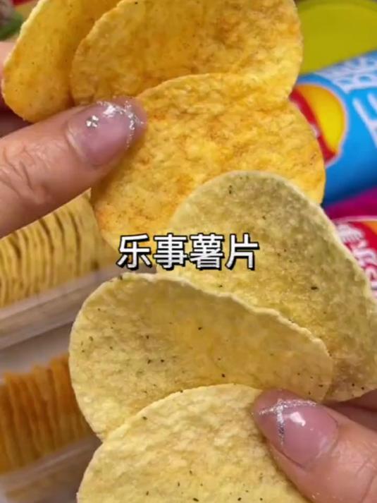 嘎嘣脆得乐事无限薯片~而且它每一片都特别的大