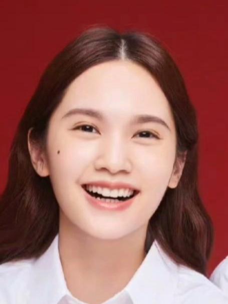 杨丞琳李荣浩结婚6周年,纪念蛋糕标注“6th Anniversary”