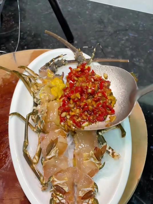 速冻小青龙虾，虾味浓郁，一口就沦陷！