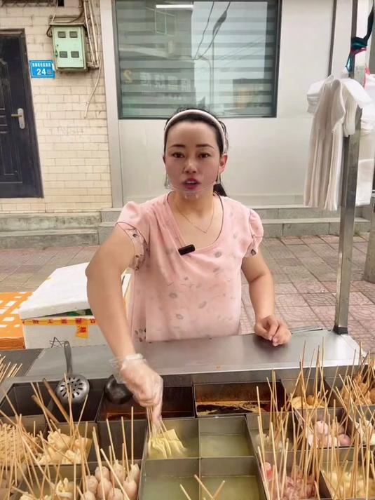 投资一万就可以摆一个这样的关东煮小摊,月入五位数不成问题