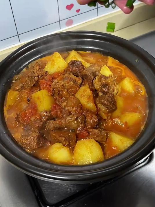 西红柿土豆炖牛腩,做法简单又好吃