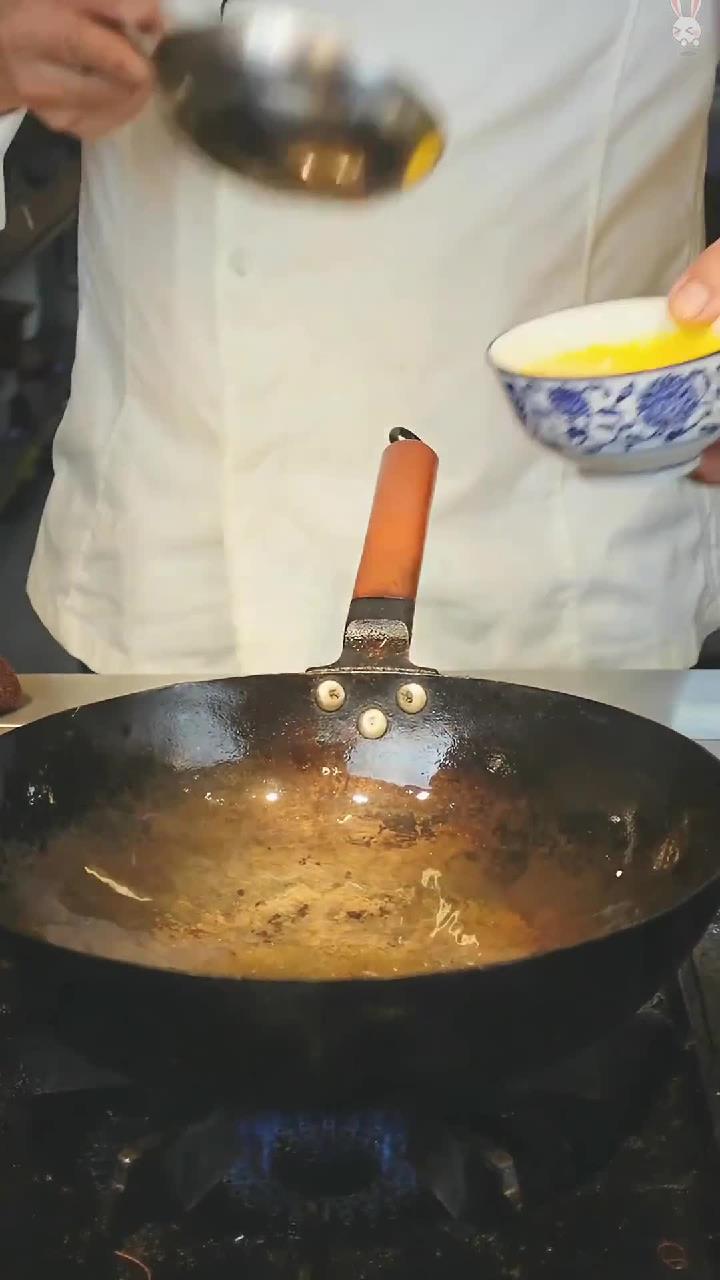 爸爸,妈妈的家常菜,老厨子石万荣教做“鸡蛋虾仁炒韭菜”