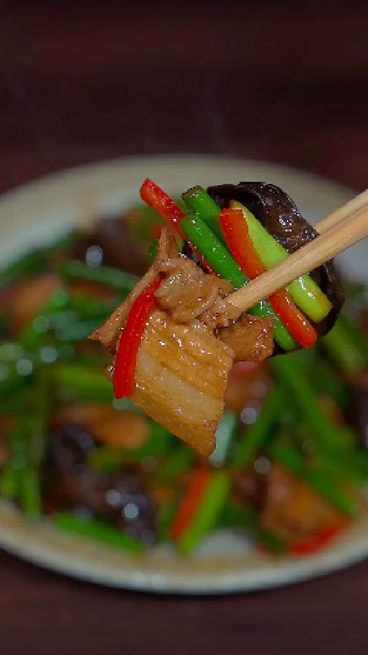 蒜苔炒木耳的做法