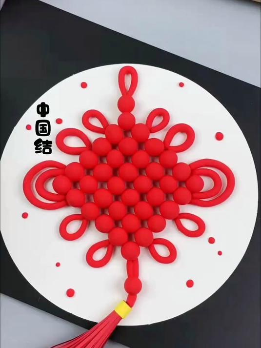 用粘土来和孩子做个中国结吧,简单又漂亮!13
