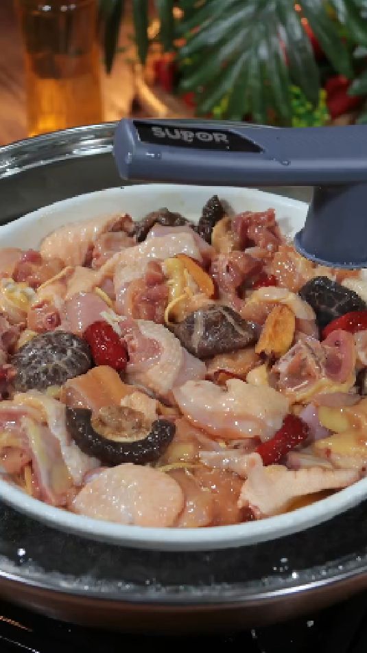 香菇蒸滑鸡的做法