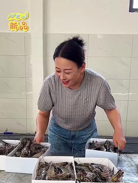 懒人厨房福音!黑虎虾解冻后直接煎,香到跺脚!