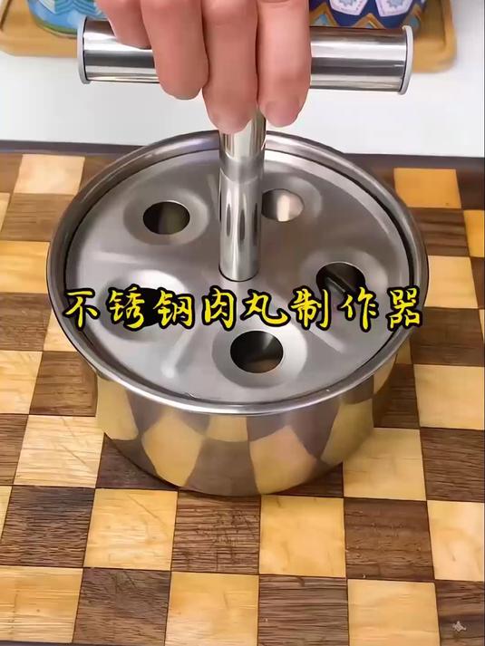 过年炸丸子，一定要准备一个丸子制作器，比用手省时省力还干净！