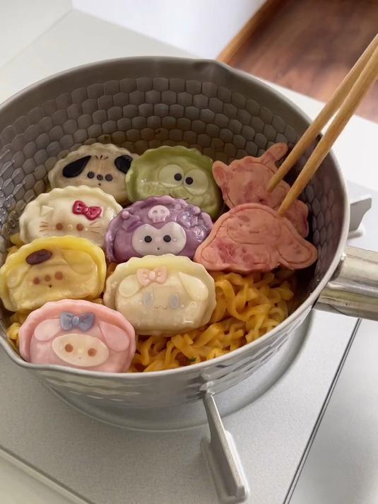 周末宅家系列|卡通煎饺火鸡面,饱足