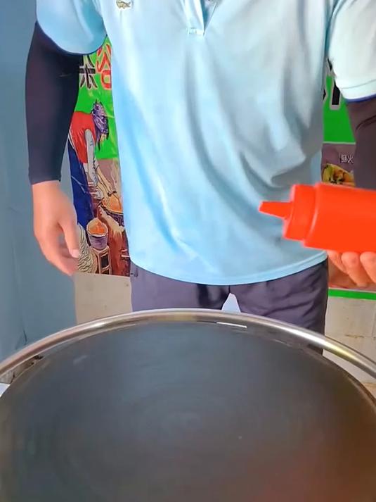 果蔬煎饼制作过程,大哥手艺丝滑无比,看着都过瘾