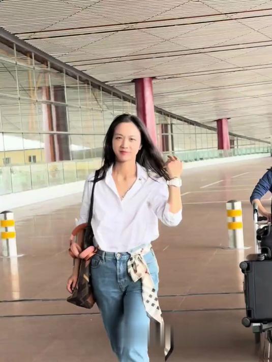 汤唯 好清爽的穿搭 伦敦时装周