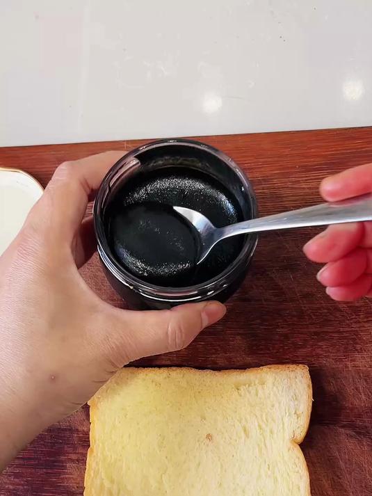 黑芝麻酱吐司香蕉早餐饼!