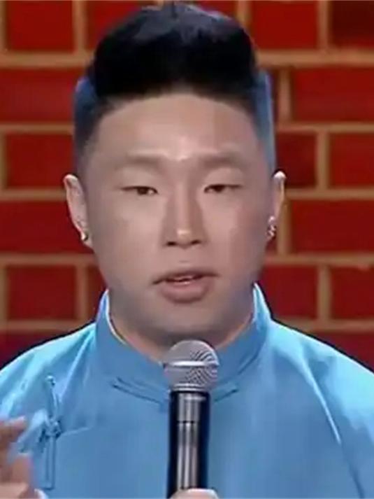烧饼一登台郭德纲还没开口，宋丹丹先打招呼：儿子！被这三人笑死