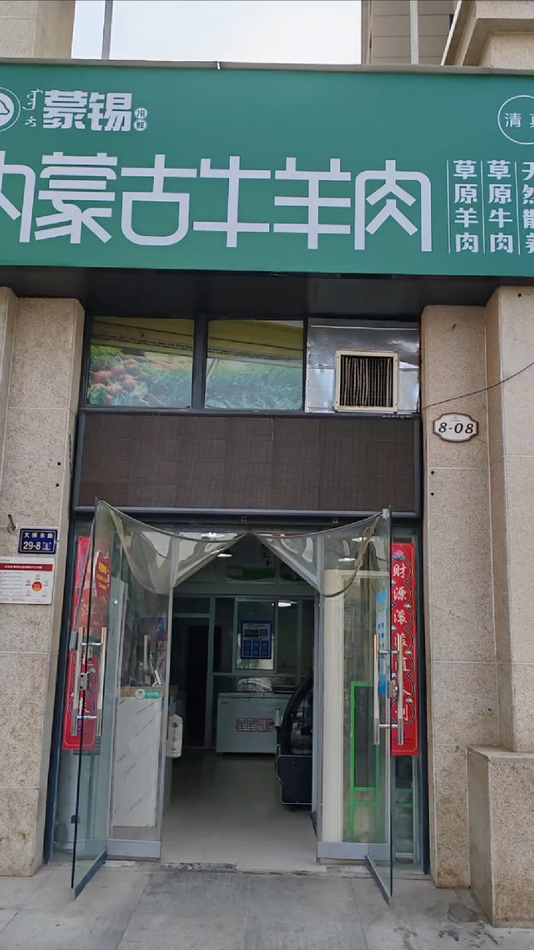 牛脊骨,带骨带肉,炖煮、煲汤佳品,肉质鲜香,汤汁浓郁。