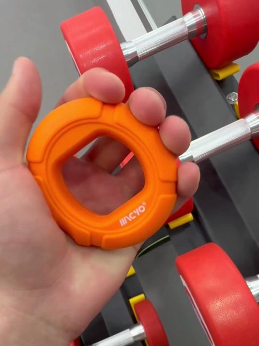 #握力#训练。学生也可以随时带着练 打造#小臂#线条，增强肌肉视觉感#健身自律#