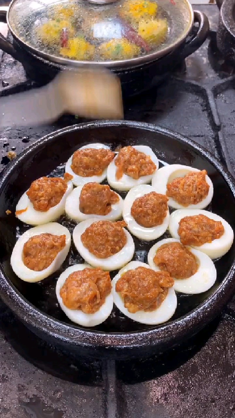 特色菜石锅鸡蛋