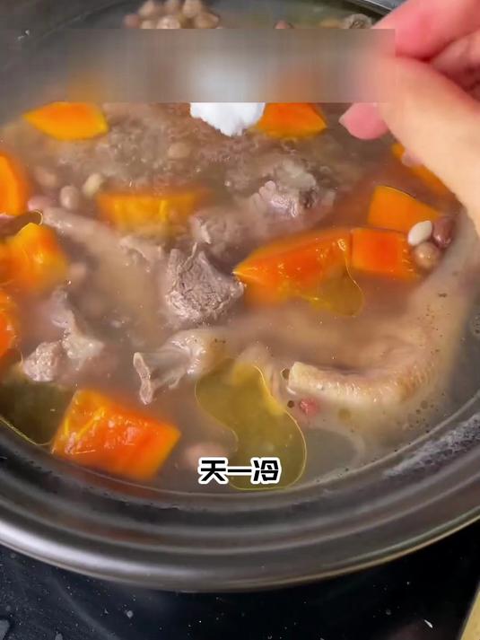 净腑木瓜花生鸡爪汤:净化脏腑,菌群失衡少不适