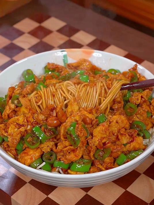 香喷喷的美味酱拌面