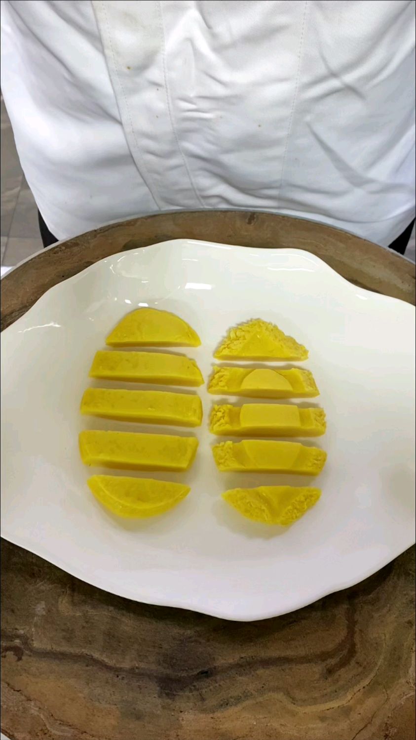 素鲍鱼摆盘。