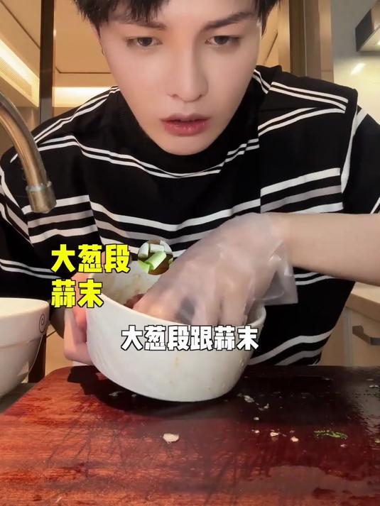 我瞅见韩剧里老出现海带牛肉汤哎！