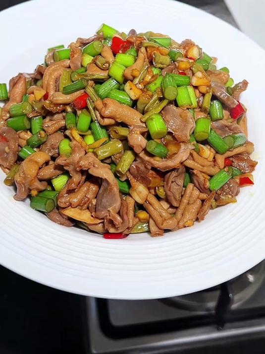 今天又是吃撑的一天,酸辣鸡杂太开胃啦