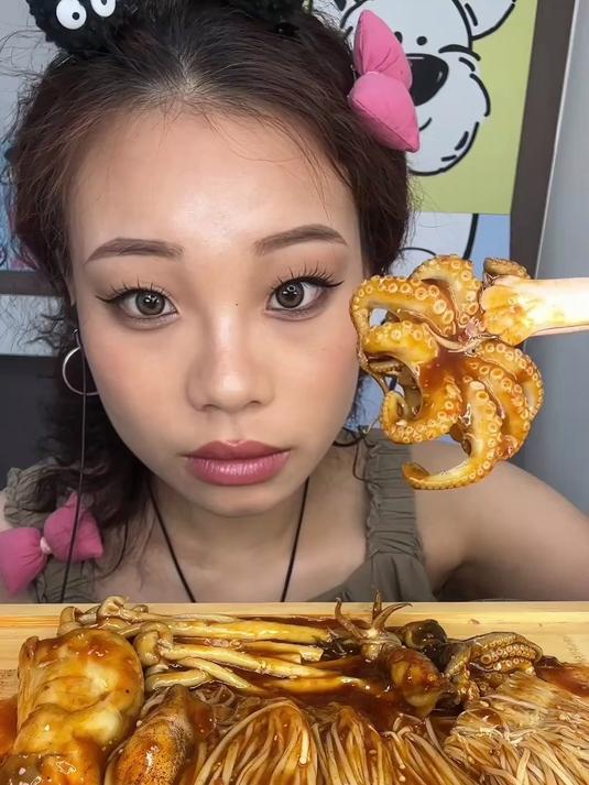 酱汁浓郁金针菇八爪鱼海兔